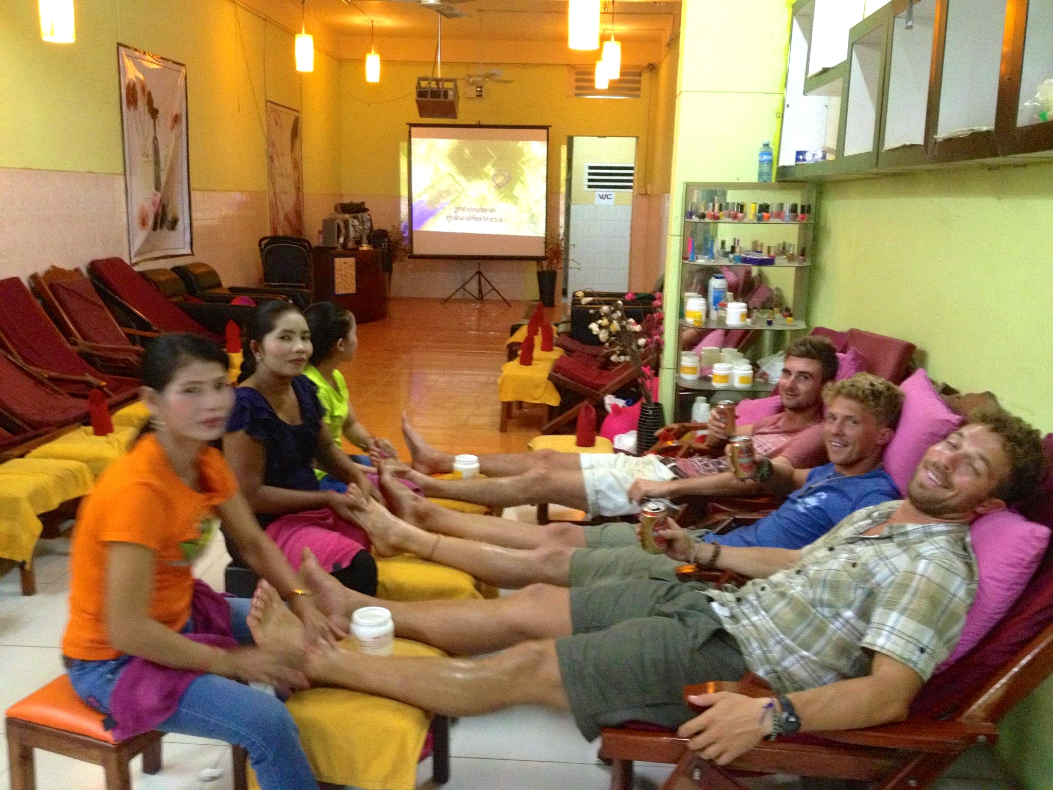 Massage happy prabang end luang Massages, Saunas